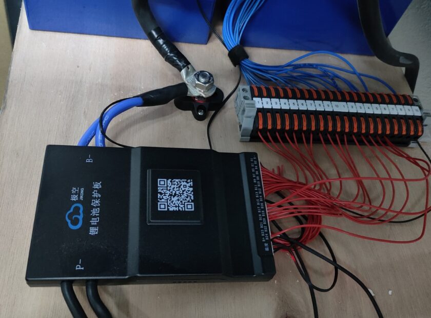 Αυτόνομο τριφασικό Φωτοβολταϊκό σύστημα Αθήνα