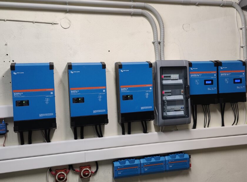 Αυτόνομο τριφασικό Φωτοβολταϊκό σύστημα Αθήνα