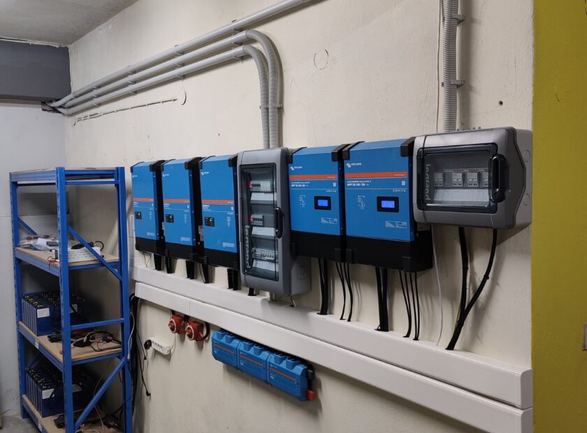 Αυτόνομο τριφασικό Φωτοβολταϊκό σύστημα Αθήνα