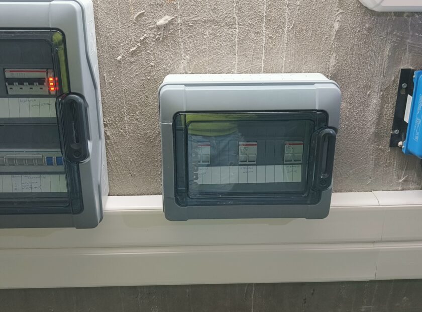 AC - DC πίνακες